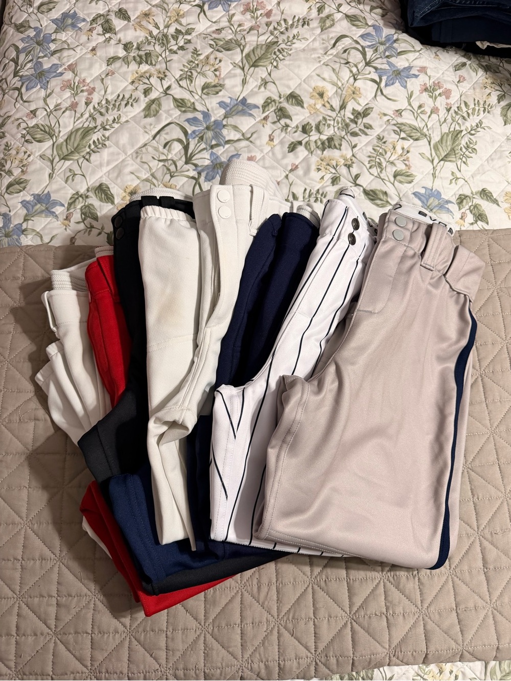 5 Mizuno & 3 Evoshield Women's Belted Softball Knicker Pants (Lot of 8) Sz L